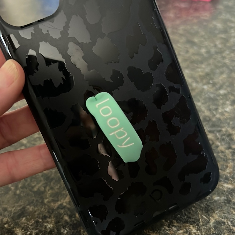 Leopard loopy case